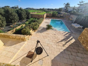 Farmhouse Villa with Large Pool and Garden in Gozo